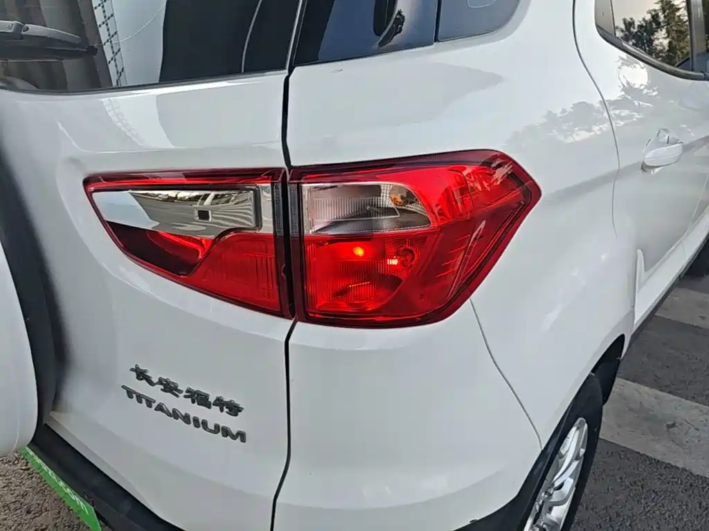Ford Ecosport 2015 — фото 8