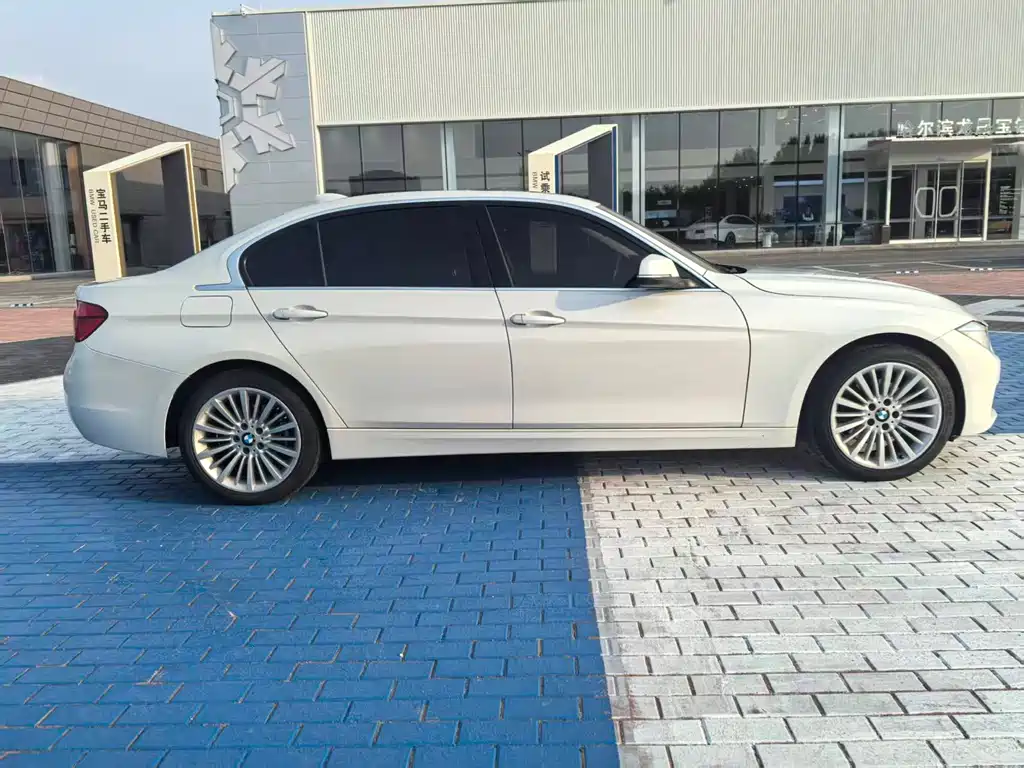 BMW 3 Series 2018 — фото 10