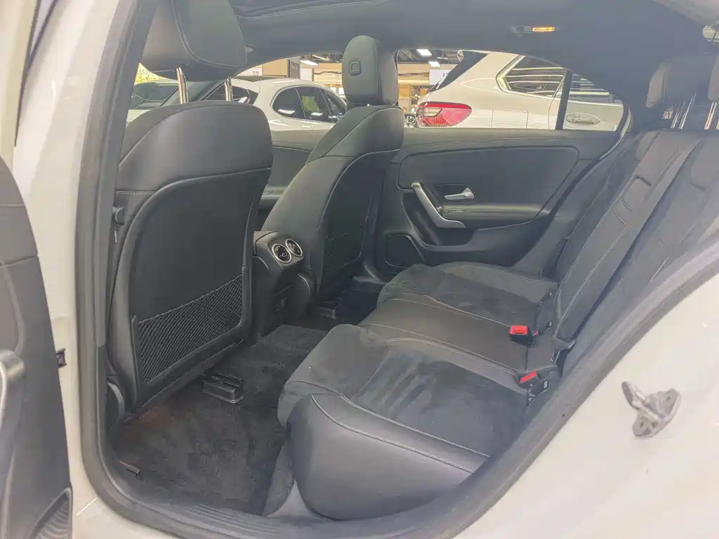 Mercedes-Benz A-Class 2023 — фото 13