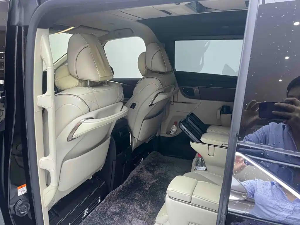Toyota Vellfire 2023 — фото 6