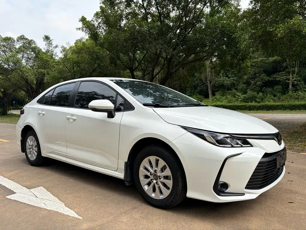 Toyota Corolla 2023 — фото 3