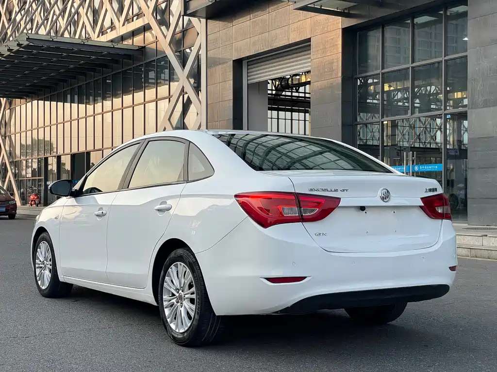 Buick Excelle 2015 — фото 12