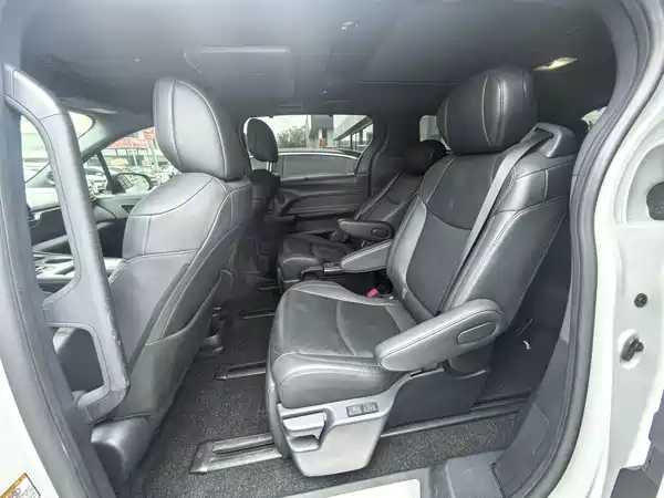 Toyota Sienna 2023