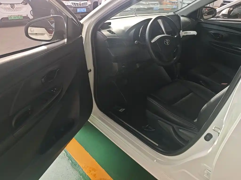 Toyota Yaris L 2019 — фото 16
