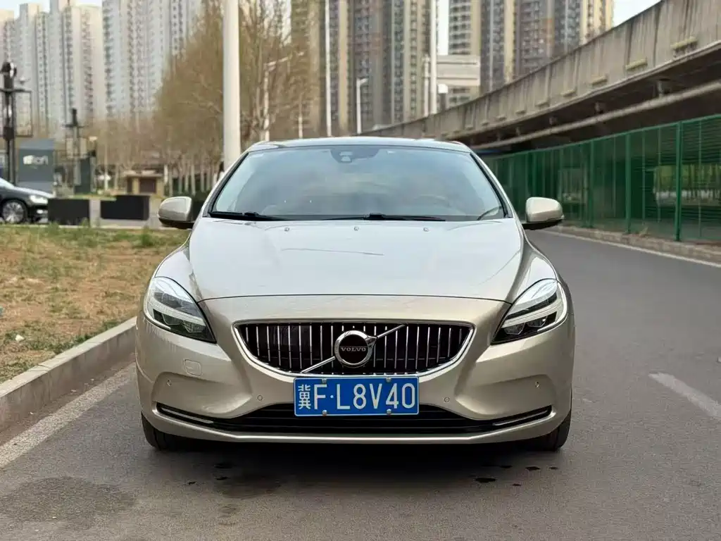 Volvo V40 2017 — фото 2
