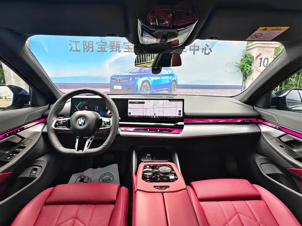BMW 5 Series 2025 — фото 18