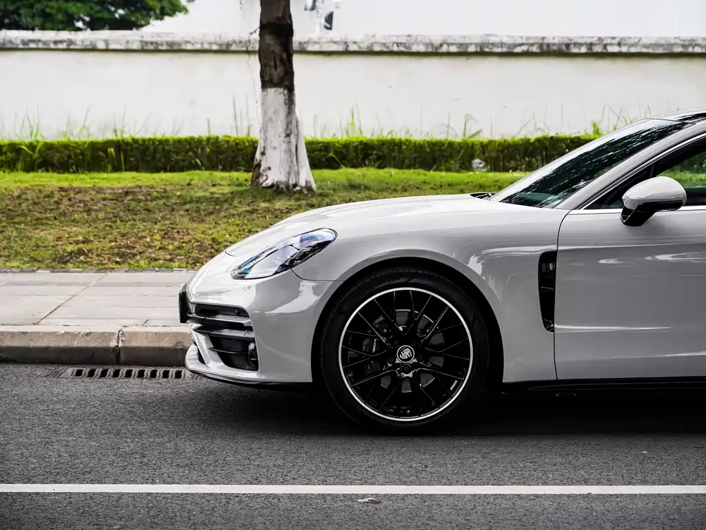 Porsche Panamera 2018 — фото 17