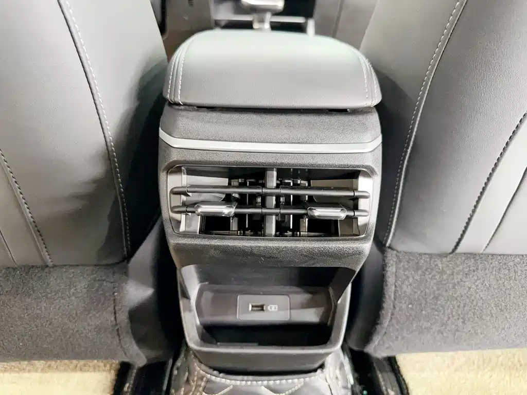 Geely Emgrand 2022 — фото 12