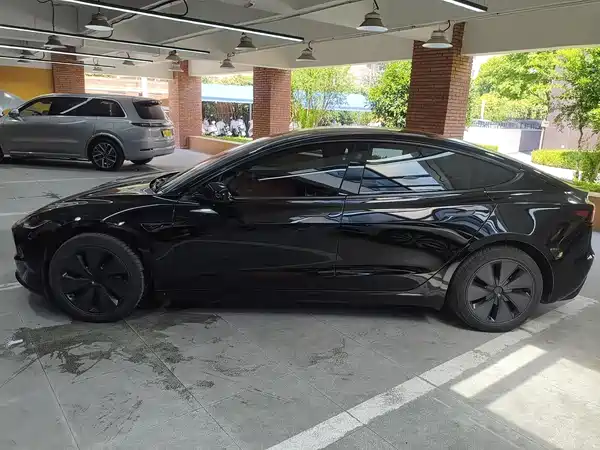 Tesla Model 3 2025