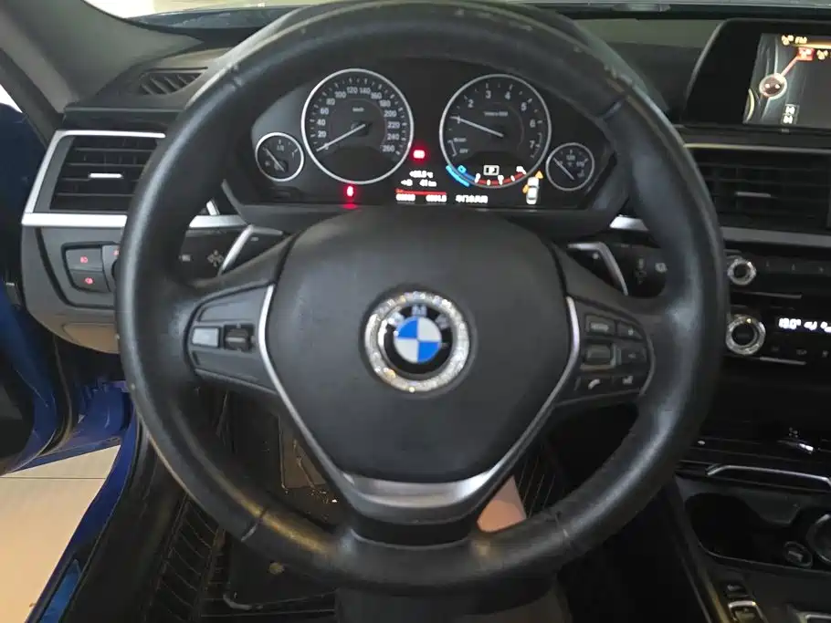 BMW 3 Series 2017 — фото 15