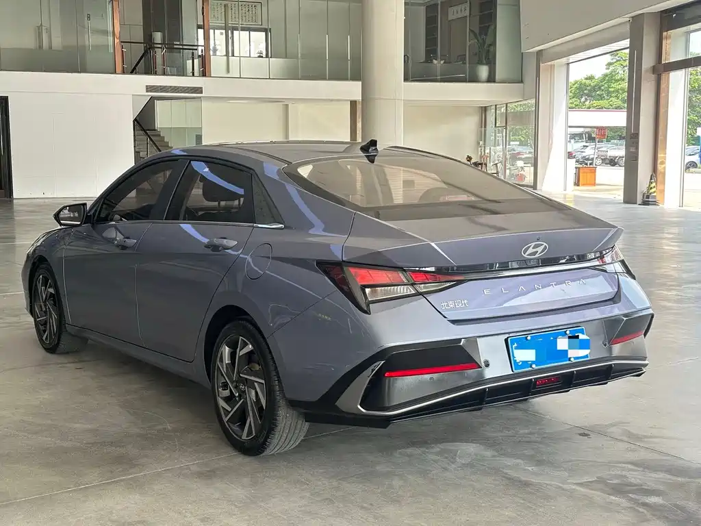 Hyundai Elantra 2023 — фото 10