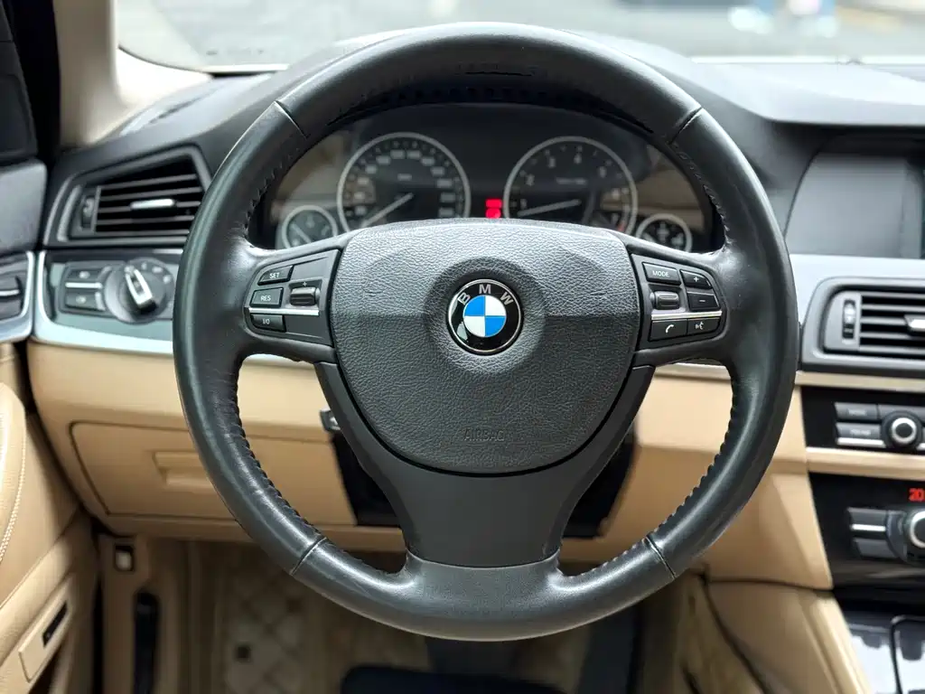 BMW 5 Series 2011 — фото 6