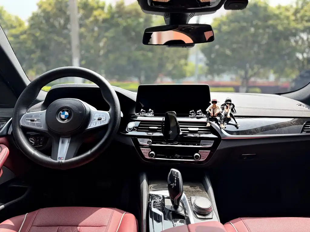 BMW 5 Series 2022 — фото 13