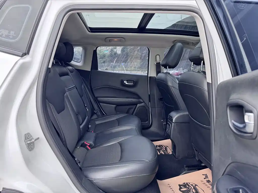 Jeep Compass 2020 — фото 13