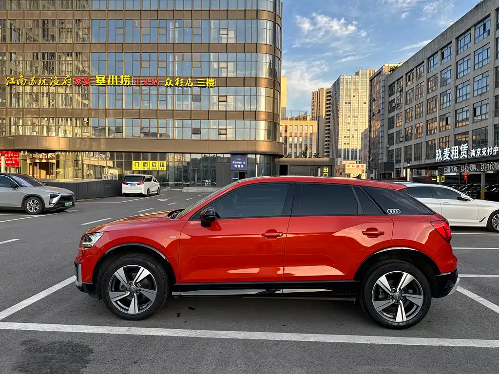 Audi Q2L 2021 — фото 4
