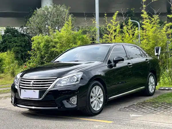 Toyota Crown 2015