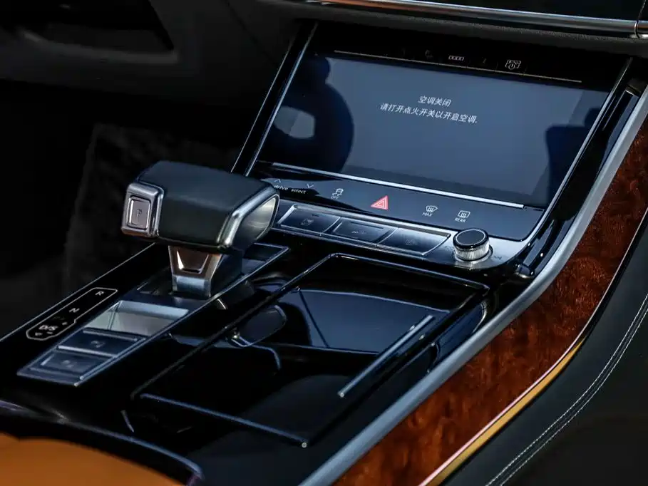 Audi A8 2022 — фото 15