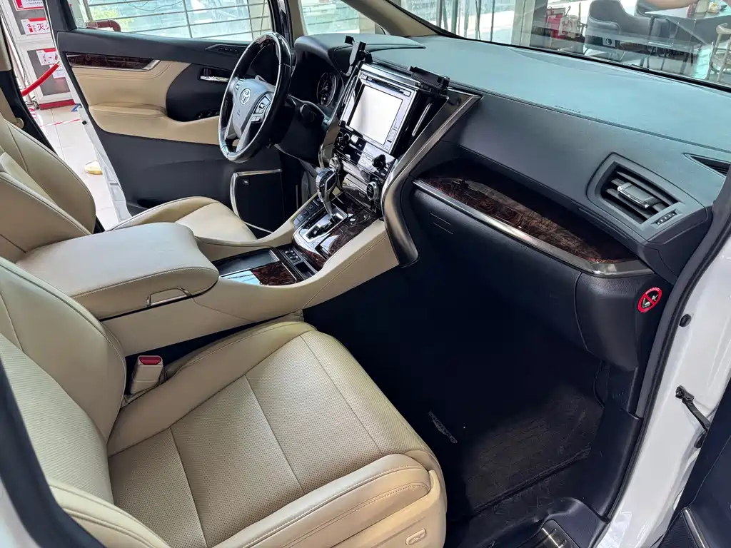 Toyota Alphard 2018 — фото 31