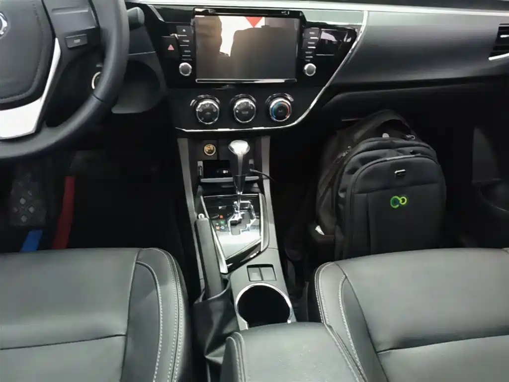 Toyota Corolla 2015 — фото 14
