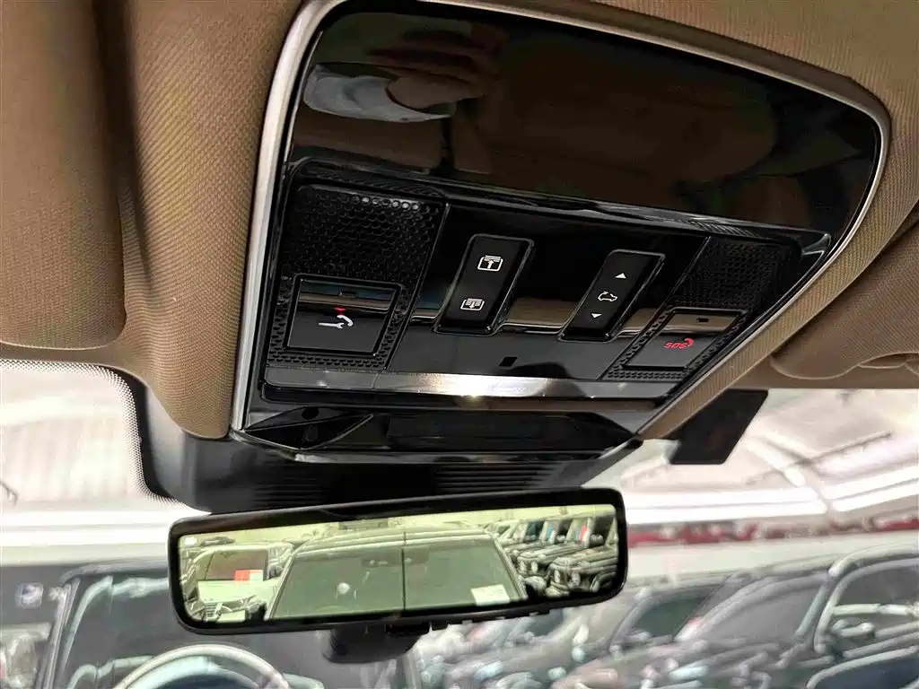 Land Rover Range Rover 2023 — фото 15