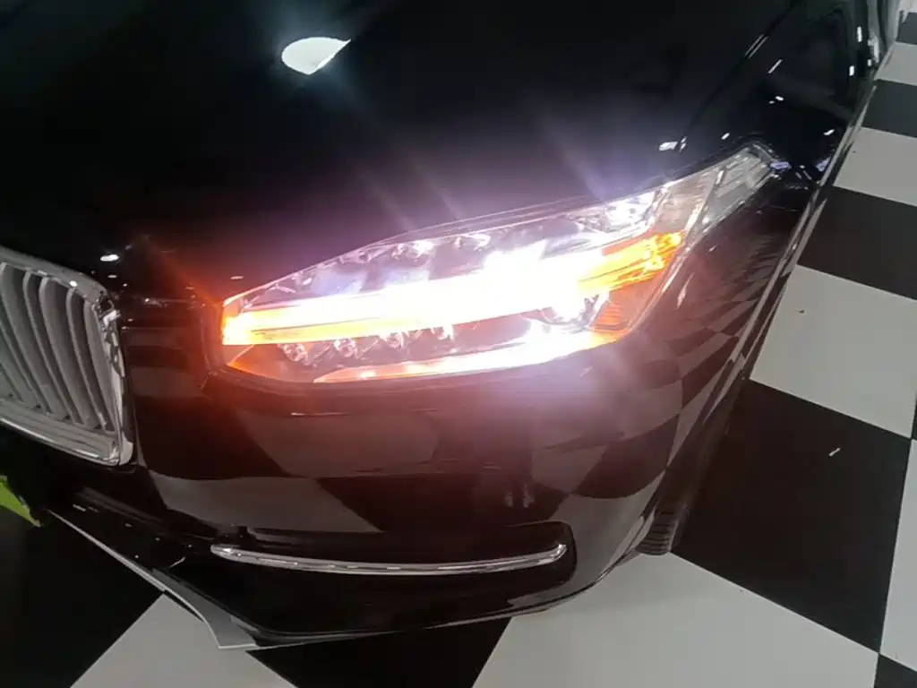 Volvo XC90 2017 — фото 24
