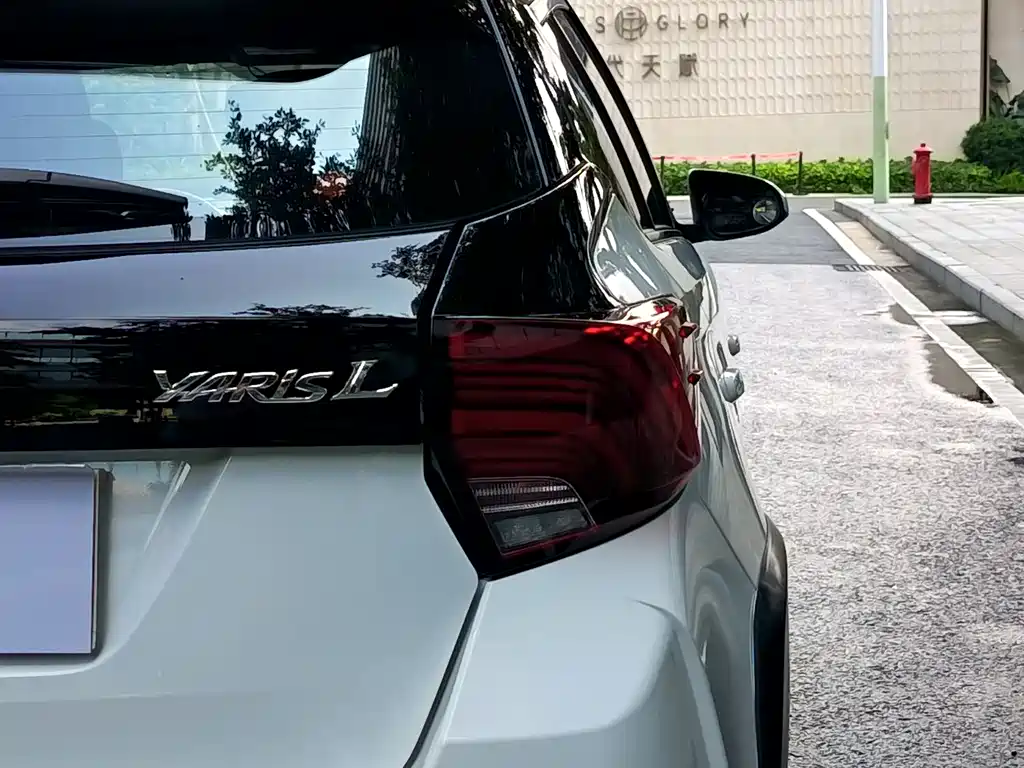 Toyota Yaris L 2020 — фото 14