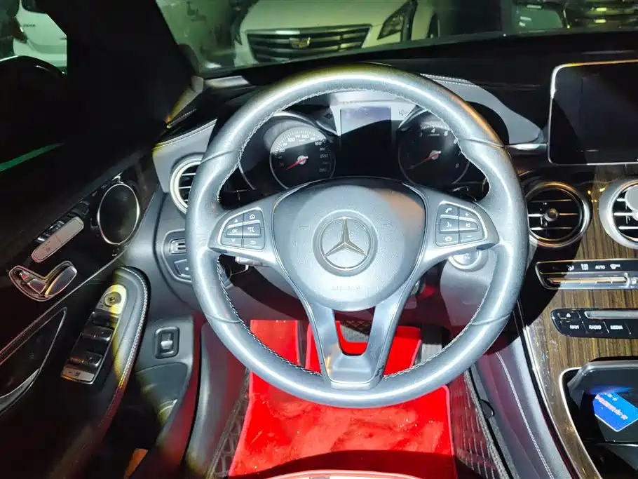 Mercedes-Benz GLC 2017 — фото 15