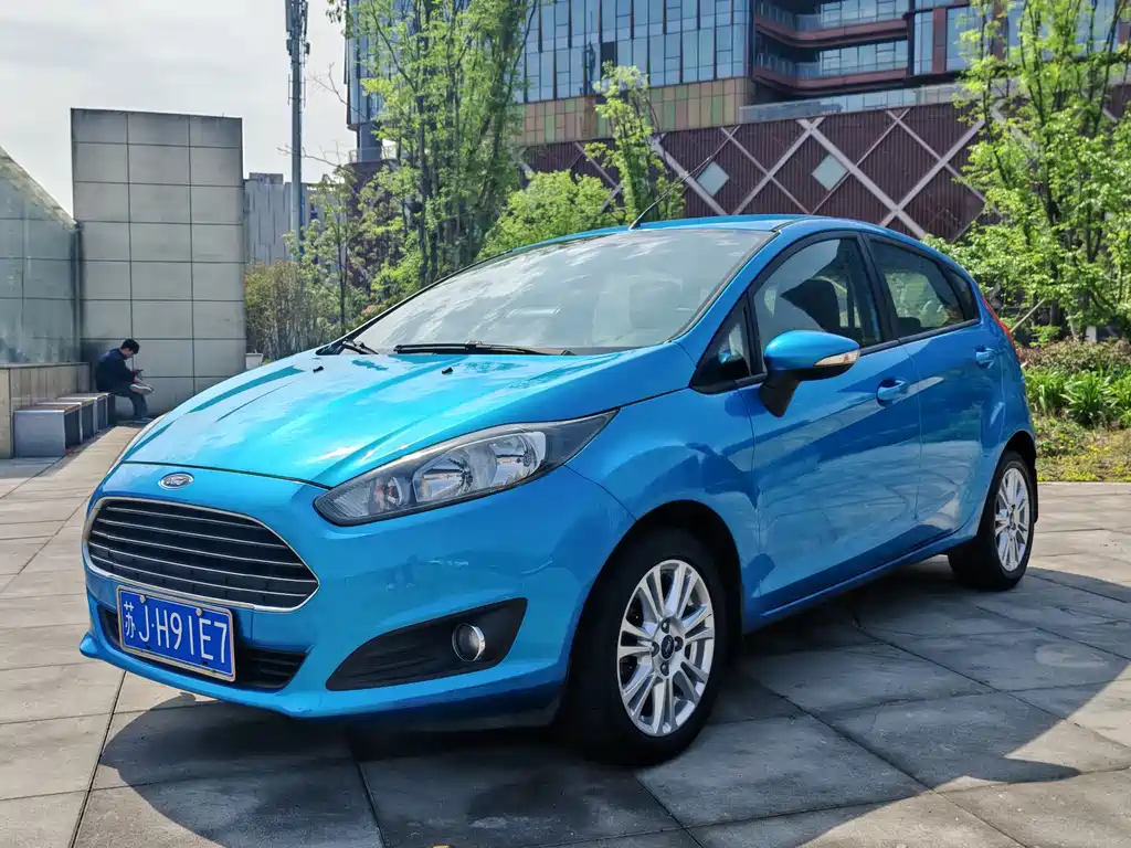 Ford Fiesta 2014 — фото 1