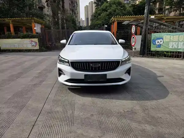 Geely Emgrand 2022