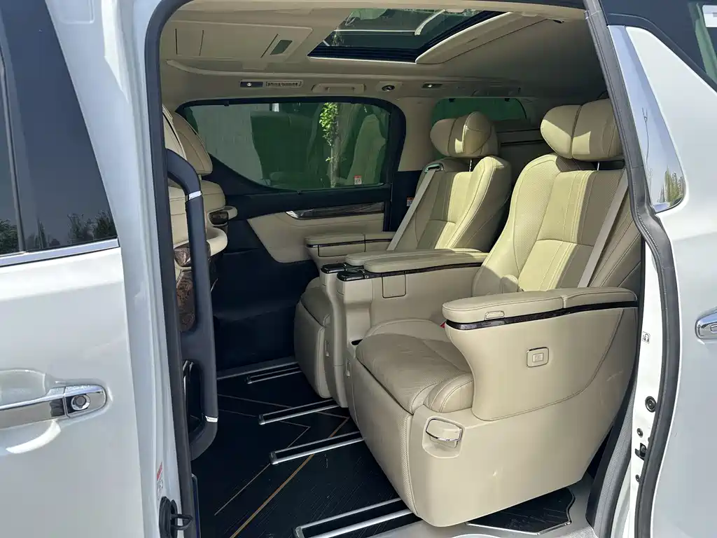 Toyota Vellfire 2023 — фото 6