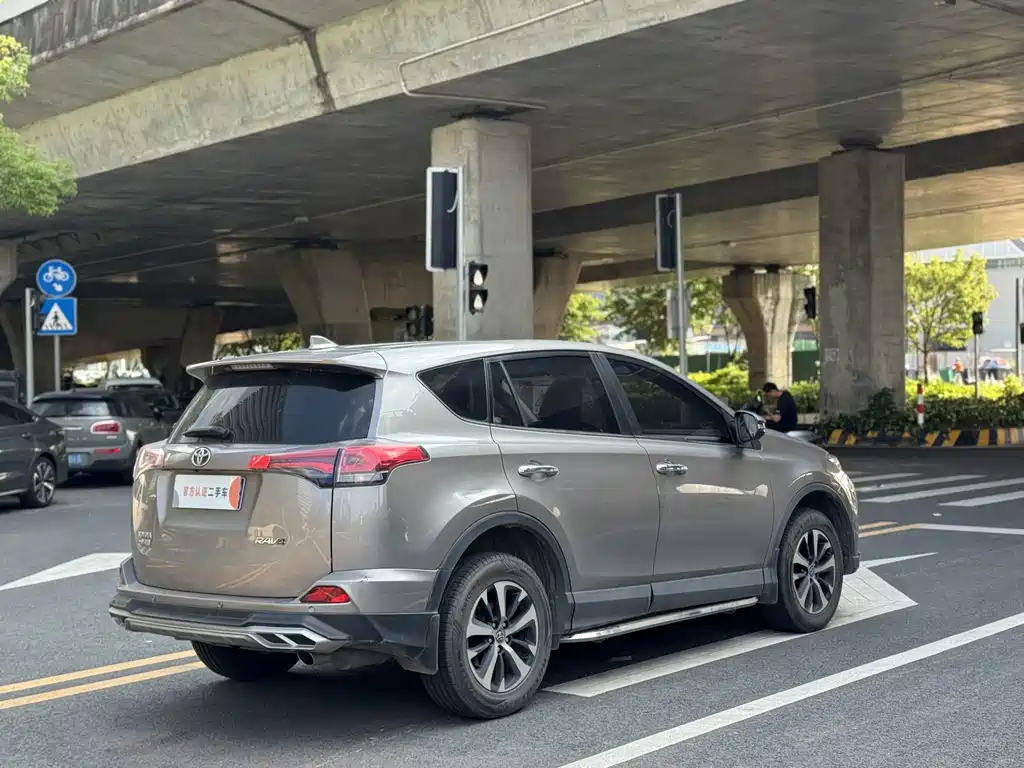 Toyota RAV4 2019 — фото 4