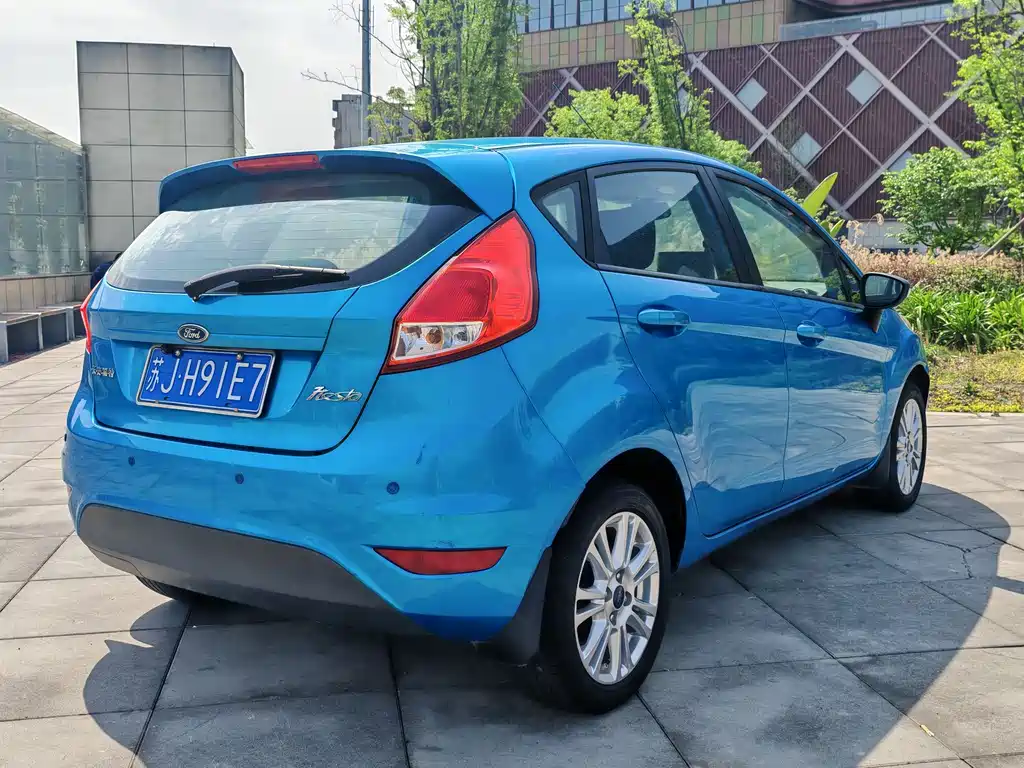 Ford Fiesta 2014 — фото 6