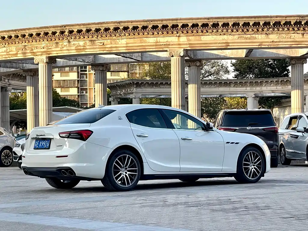 Maserati Ghibli 2021 — фото 10