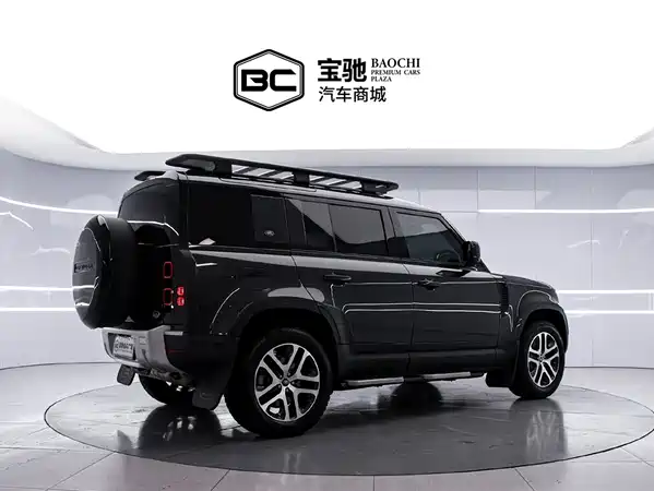 Land Rover Defender 2024