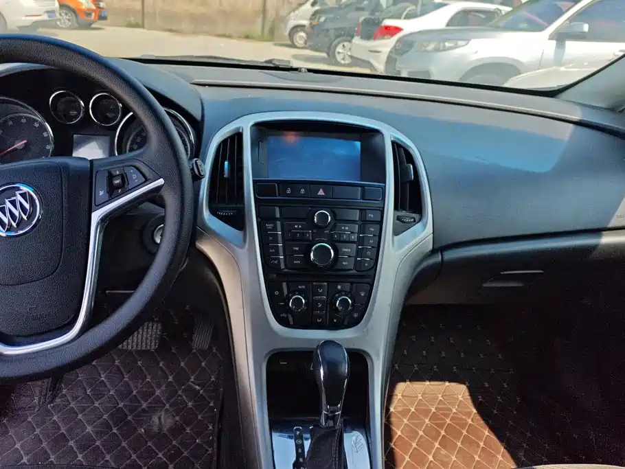 Buick Excelle 2014 — фото 13