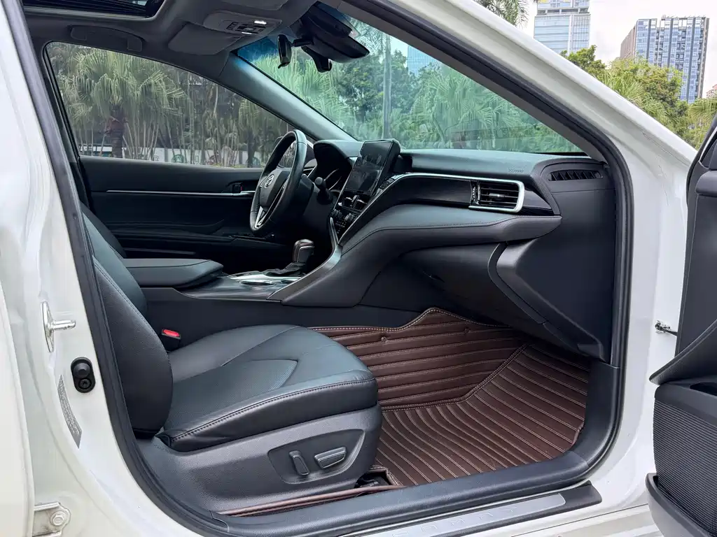 Toyota Camry 2022 — фото 10
