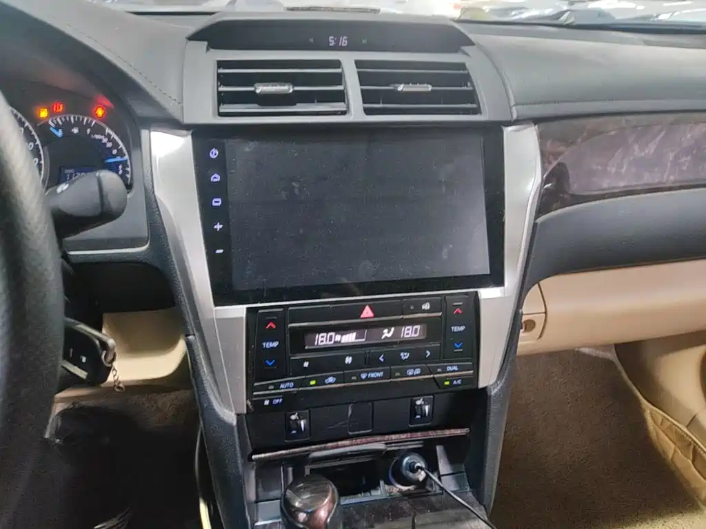 Toyota Camry 2015 — фото 13