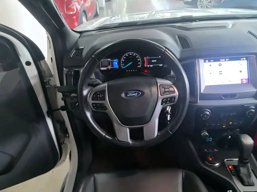 Ford Everest 2017 — фото 11