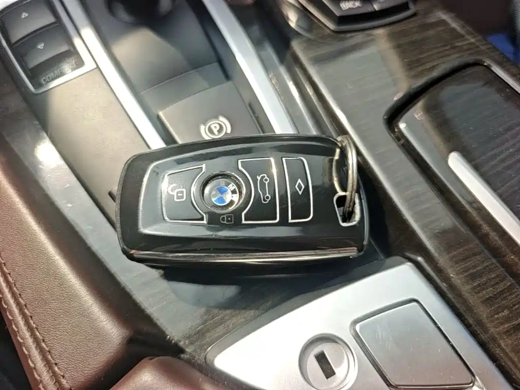 BMW 5 Series 2015 — фото 9