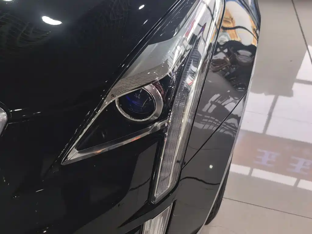 Cadillac XT5 2018 — фото 11