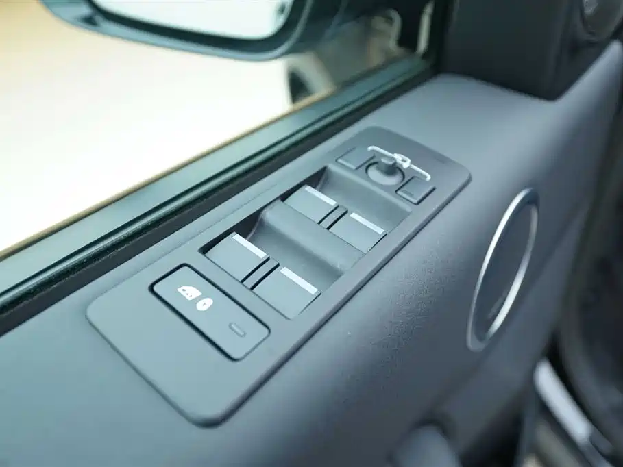 Land Rover Discovery 2025 — фото 11