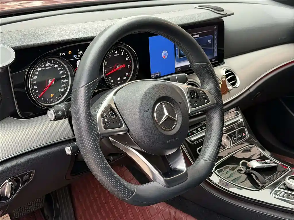 Mercedes-Benz E-Class 2018 — фото 12