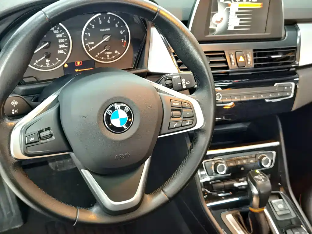 BMW 2 Series Active Tourer 2016 — фото 11