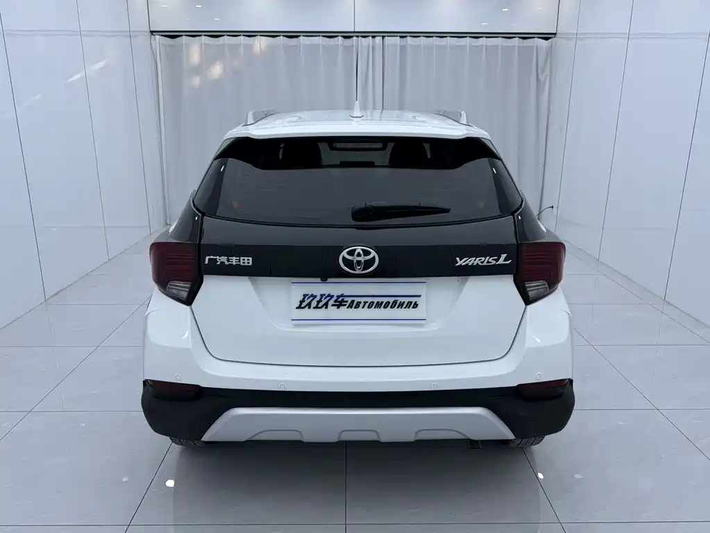 Toyota Yaris L 2022