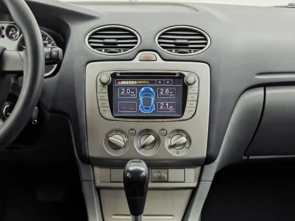 Ford Focus 2015 — фото 12