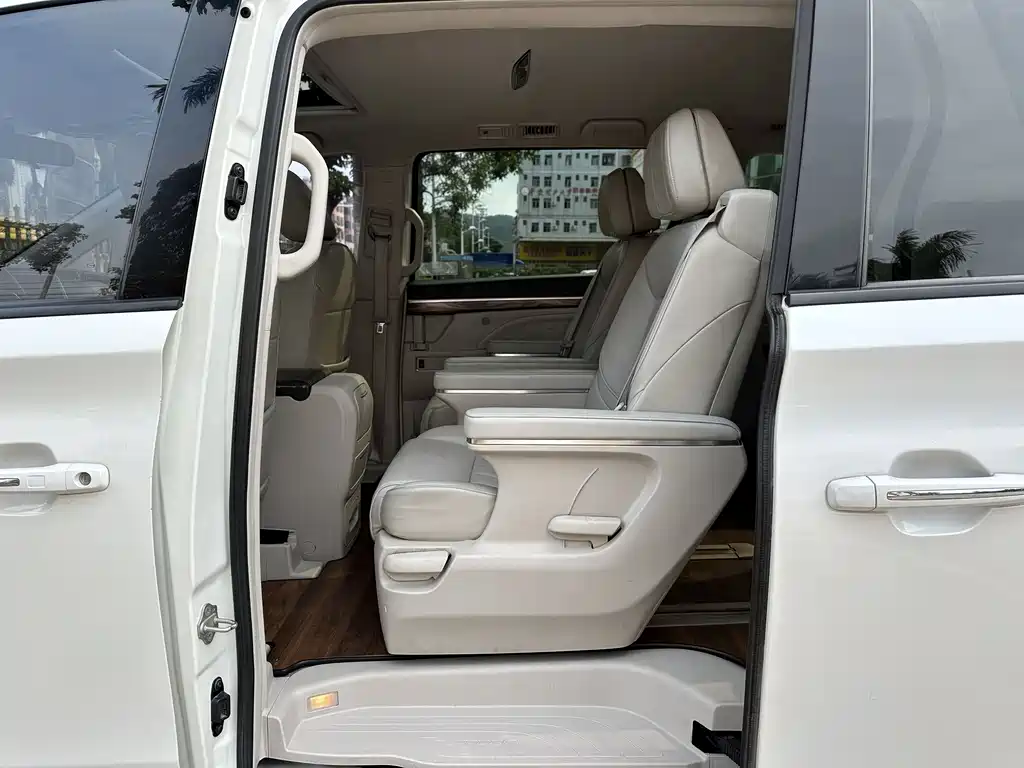 GAC Motor Trumpchi M8 2020 — фото 16