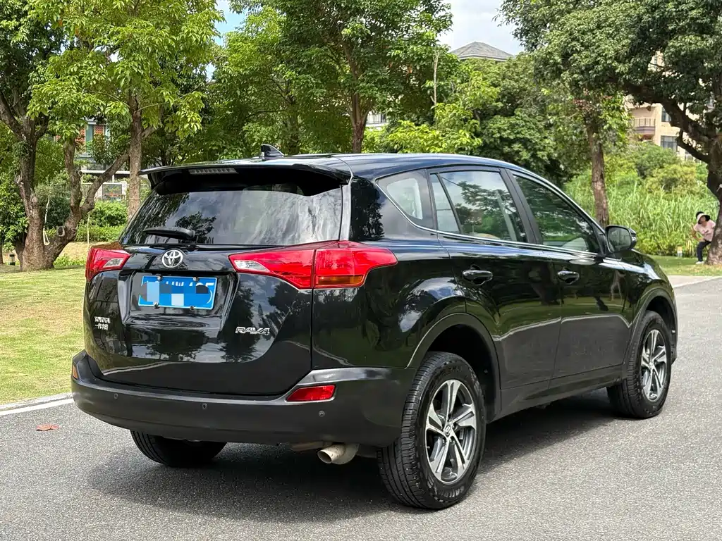 Toyota RAV4 2015 — фото 9