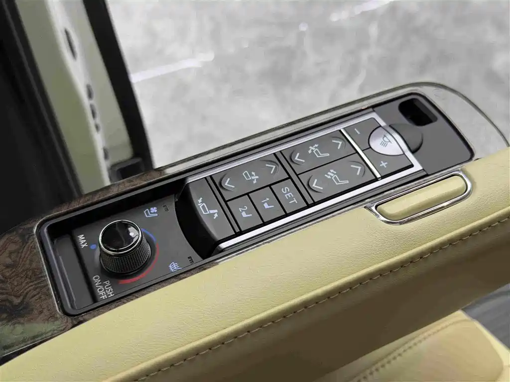 Toyota Alphard 2021 — фото 14