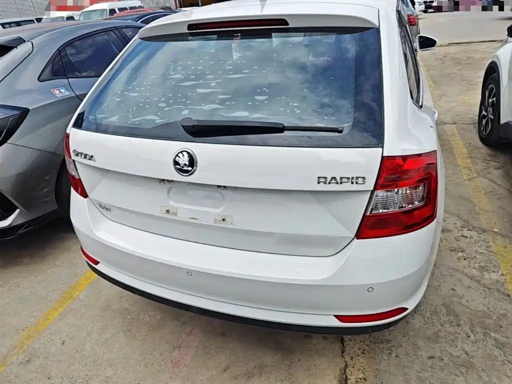 Skoda Rapid Spaceback 2016 — фото 6