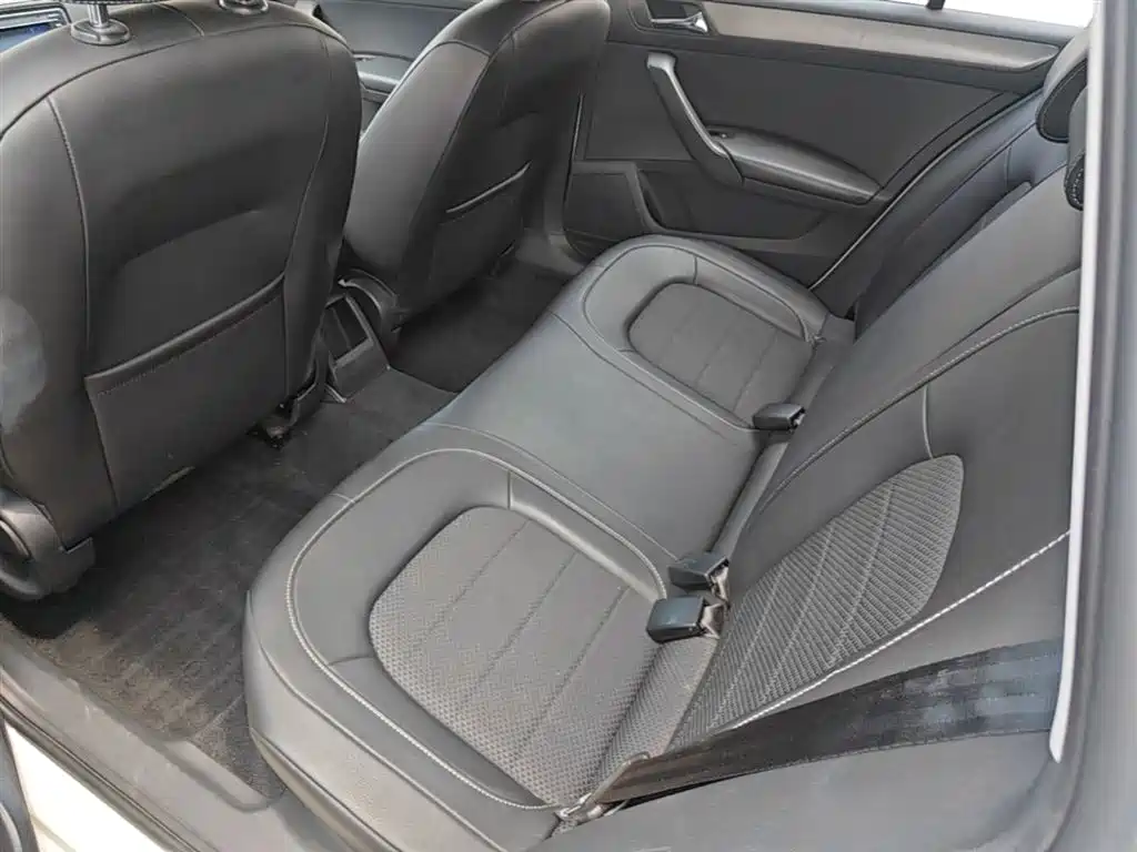 Skoda Rapid Spaceback 2016 — фото 17